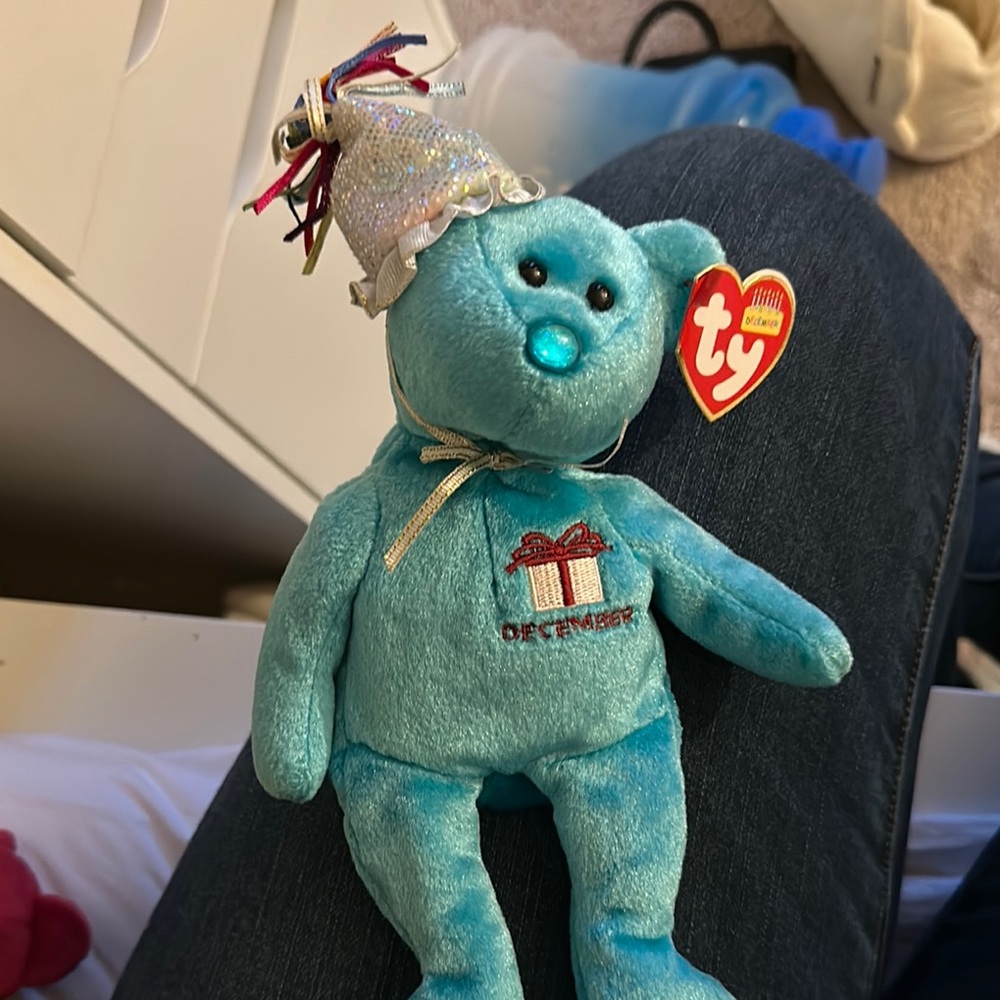 Ty Beanie Baby December the Bear with Hat